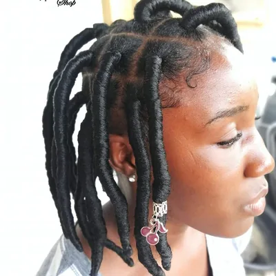 Coiffure faux locs