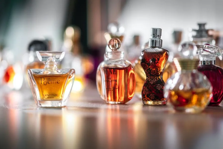 La différence entre le parfum, l&rsquo;eau de parfum, et l&rsquo;eau de toilette.